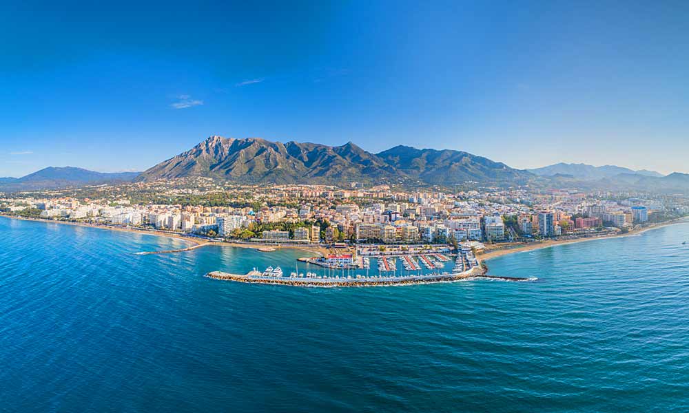 Puerto Banús beach, Marbella, Spain - What to do and see?